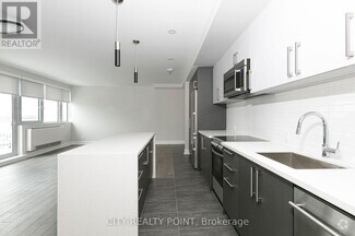 Building Photo - 11-511 Walmer Rd