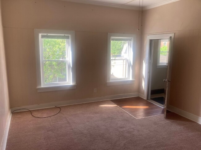 Building Photo - 621 Albany St