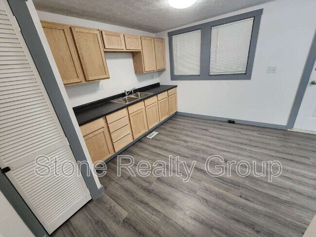Foto del edificio - 1265 E High St