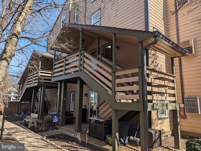 Building Photo - 243 Loudoun St
