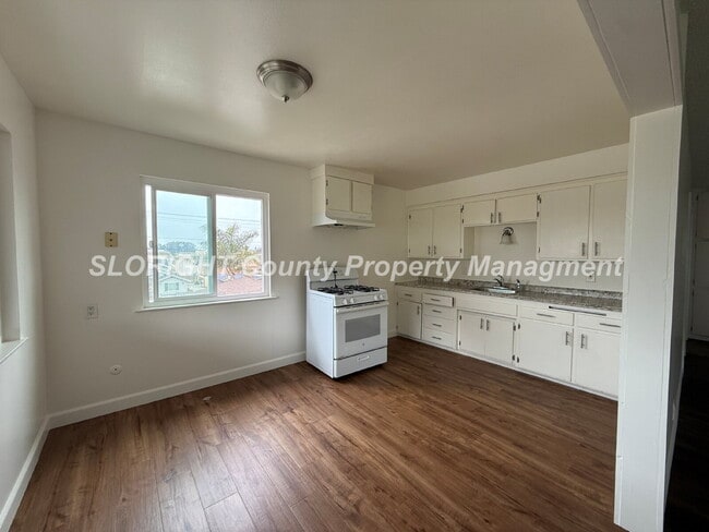Building Photo - AVAILABLE NOW - Recently Updated Apartment in Grover Beach - 2 Bed / 1 Bath