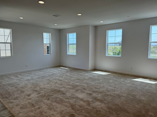 Building Photo - Etiwanda Schools + Brand new home = a Grea...