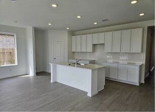 Building Photo - 415 Robin Ct