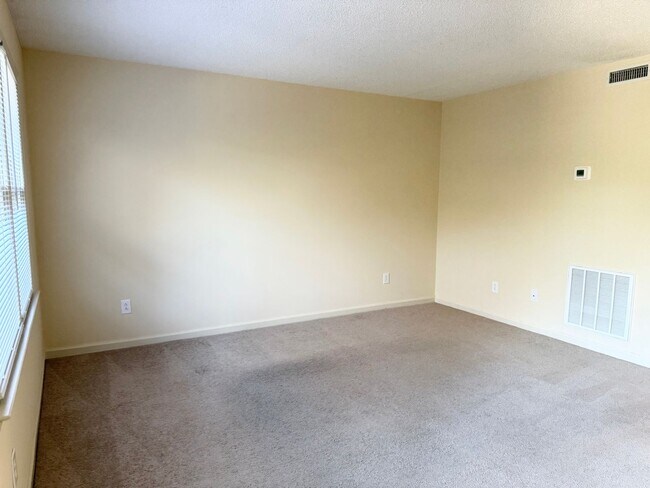 Foto del edificio - Private 2BD/1.5BA Townhouse in Prime NW Hi...