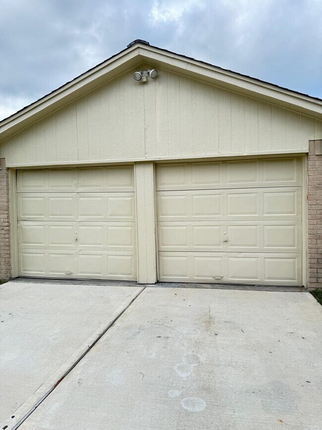 Foto del edificio - 13427 Rampchester Ln