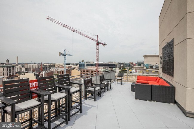 Foto del edificio - 555 Massachusetts Ave NW