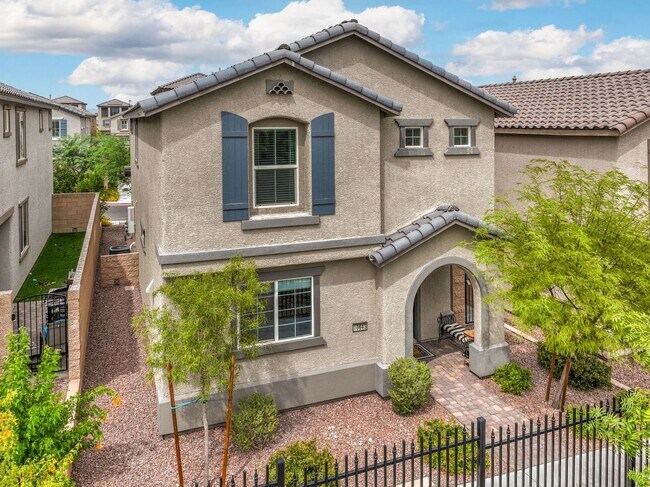 Foto del edificio - Unfurnished Skye Canyon Home in gated community w/ Loft & EV Charger