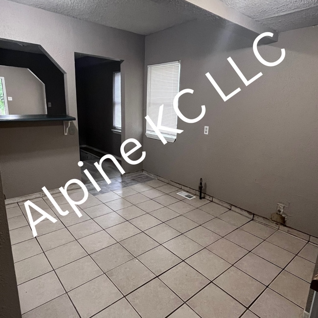 Building Photo - 5712 Anderson Ave