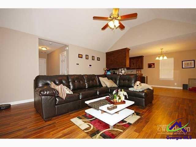 Foto del edificio - 302 Laurel Woods Dr