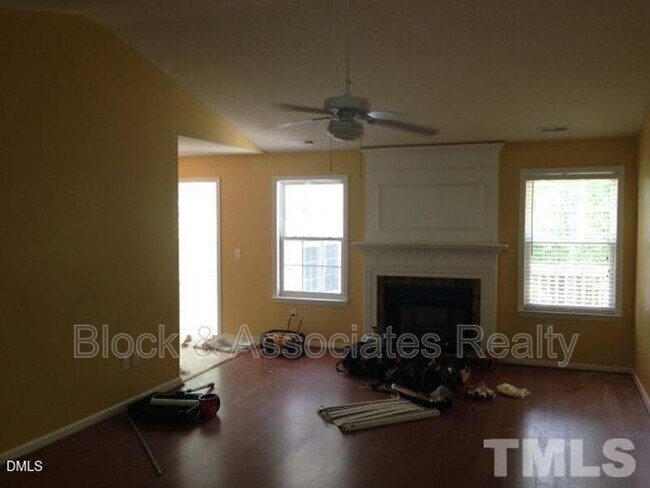 Foto del edificio - 210 Brierridge Dr