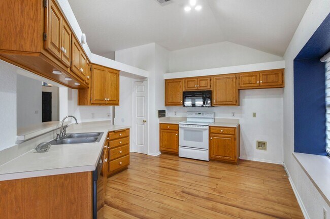Foto del edificio - Great 3 Bed 2 Bath In Edmond