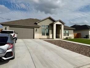 Building Photo - 421 Pitaya Ln