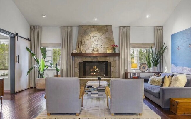 Foto del edificio - 127 Fairway Ln