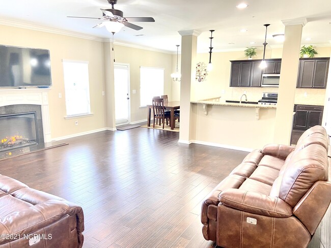 Building Photo - 3436 Flora Dr
