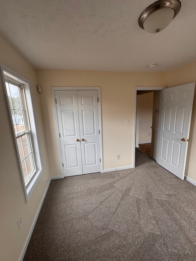 Foto del edificio - 885 Ridge Rd