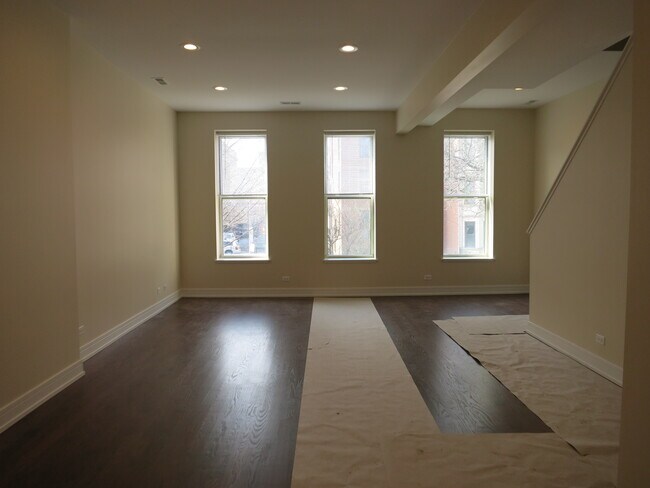 Building Photo - 1435 N Leavitt St