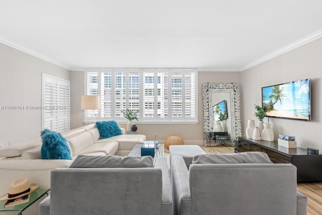 Foto principal - 5401 Collins Ave