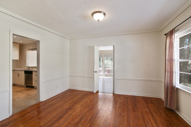 Foto del edificio - Price Improvement!!!! CLOSE TO SPELMAN, CL...