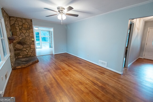 Foto del edificio - 1005 College Station Rd