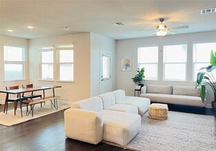 Building Photo - 15601 Ellinger Dr