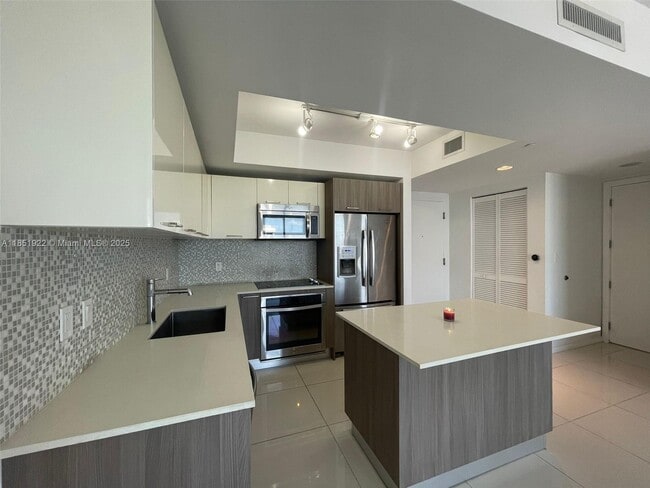 Building Photo - 5252 NW 85th Ave