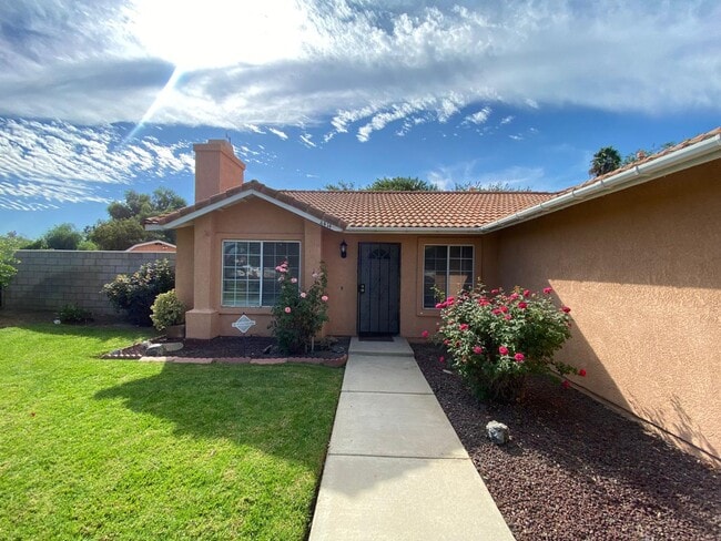 Building Photo - 4414 Royal Pine Cir
