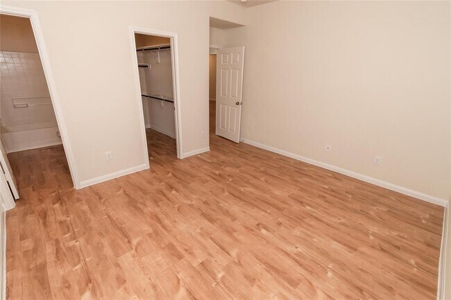 Foto del edificio - 5703 S Brenwood Dr