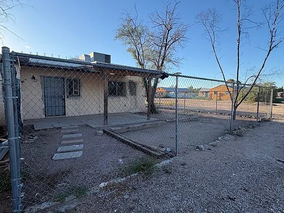 Building Photo - 345 E Navajo Rd