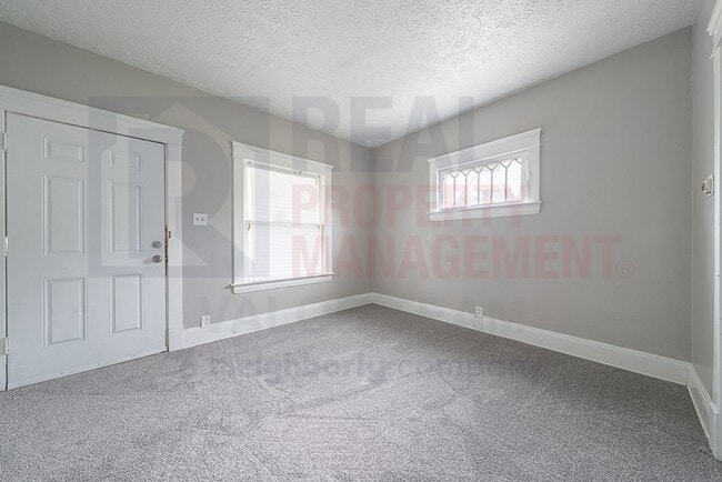 Building Photo - 3196 E 134th St