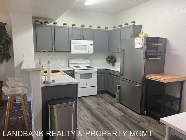 Foto del edificio - 1 br, 1 bath House - 2030 Rancho Lake Driv...