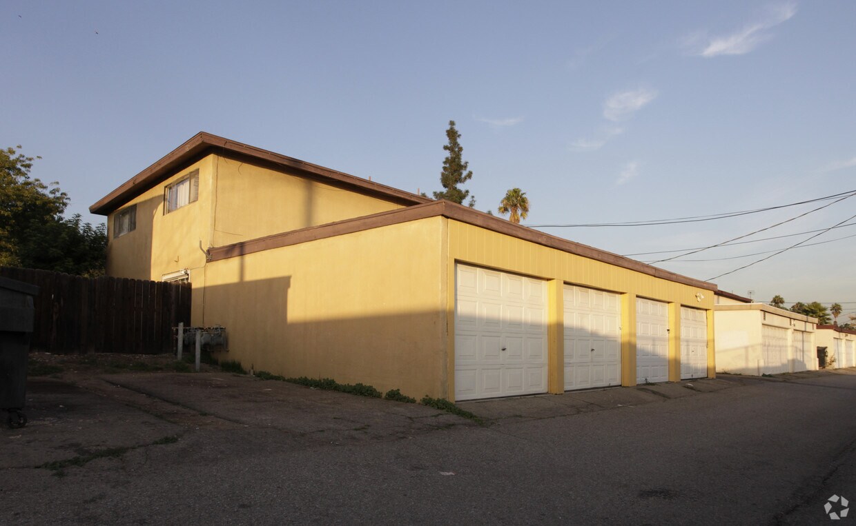 Foto del edificio - 1056 Springfield St