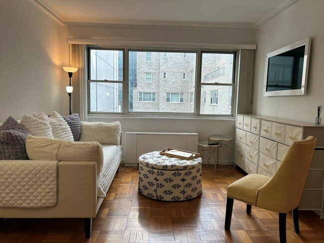 Building Photo - 100 W 57th St