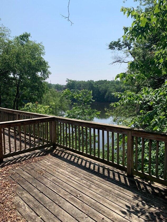 Vistas al río - 307 River St