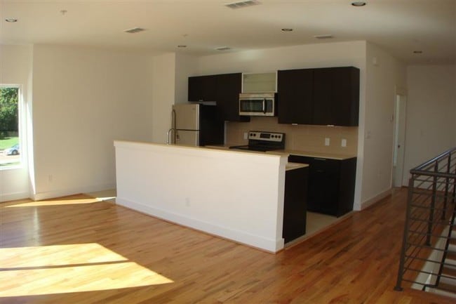 Building Photo - 107 N Merrill Ave