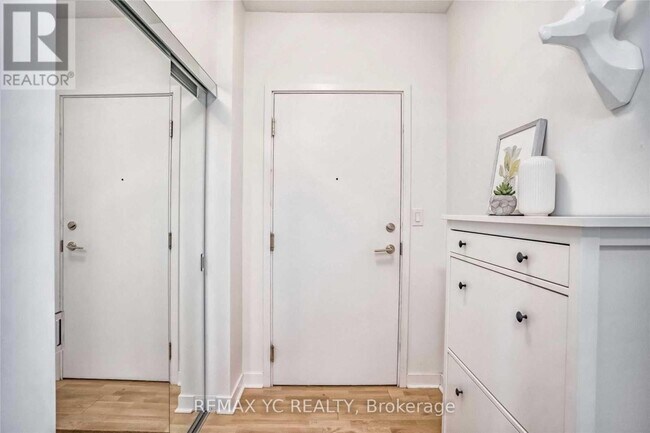 Photo du bâtiment - 295 Adelaide St W