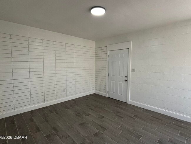 Building Photo - 93 Ford St