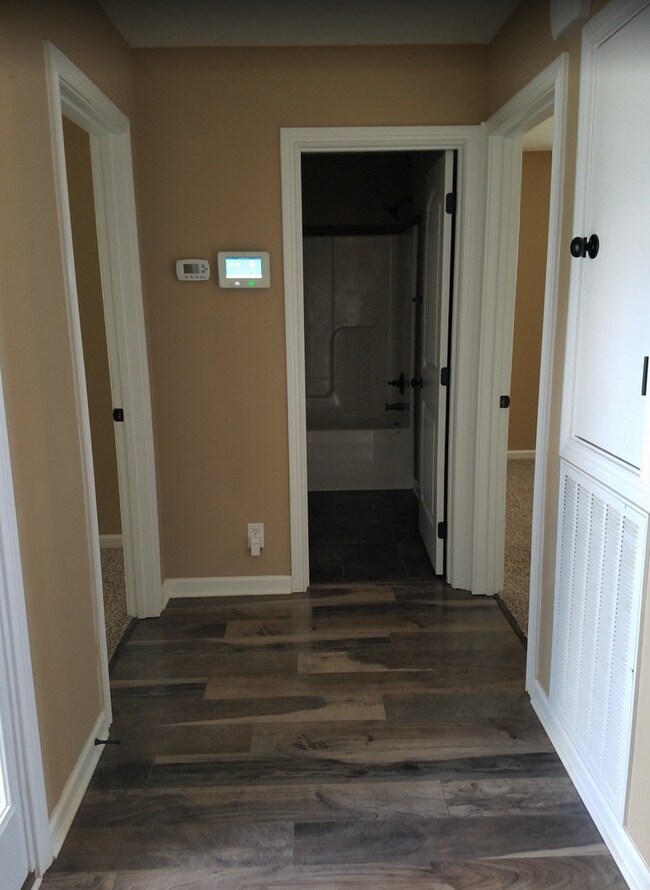 Building Photo - 501 Falkland Cir