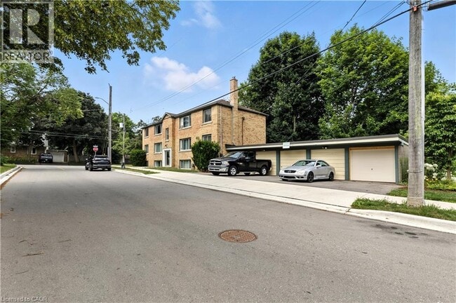 Building Photo - 72 Sydney St N
