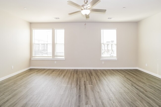 Building Photo - 309 N Centro Cir