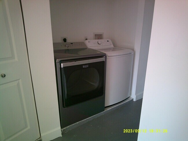 Foto del edificio - 675 Casa Loma Blvd