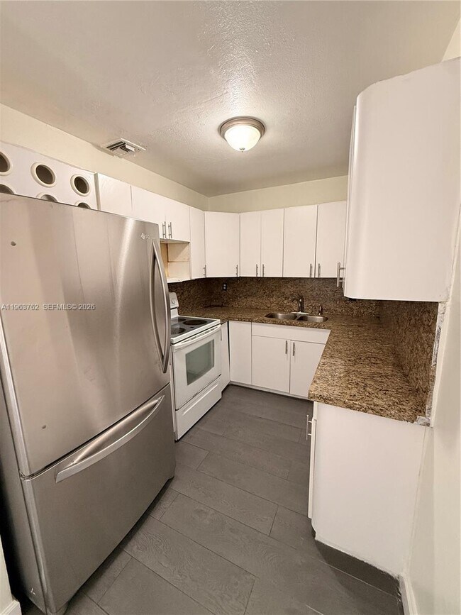 Building Photo - 5230 SW 116th Ave