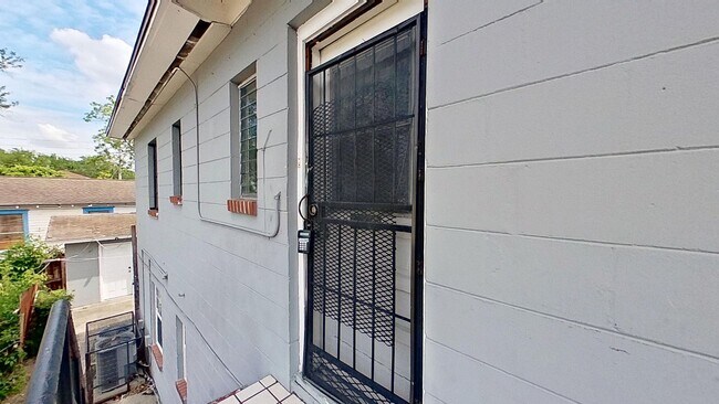 Foto del edificio - 1235 W 5th St