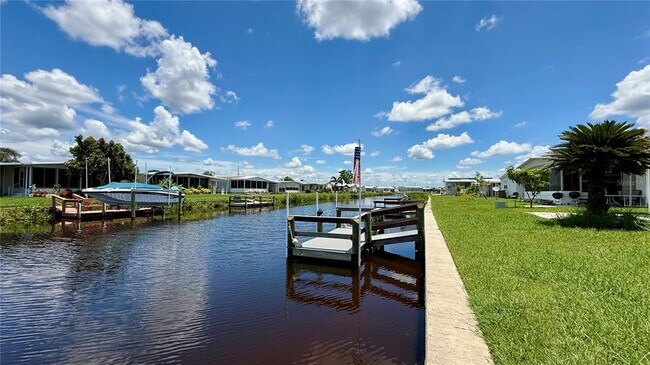 Foto del edificio - 716 Blackburn Blvd