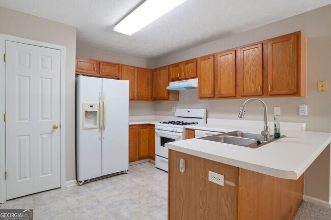 Foto del edificio - 413 Autumn Lake Ct