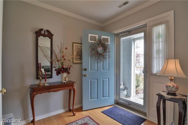 Building Photo - 3 br, 2.5 bath Townhome - 1257 Forest Rd