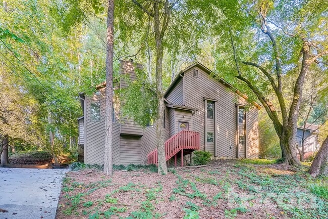 Foto del edificio - 136 Creekview Dr