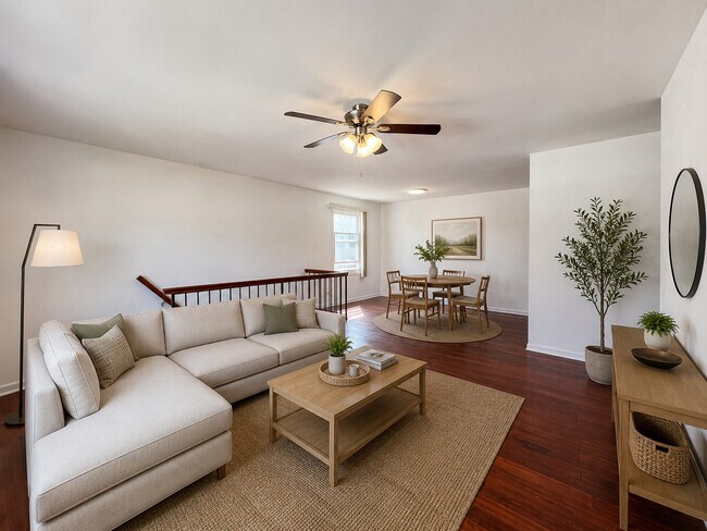 Foto del edificio - 358 Farmingdale Cir