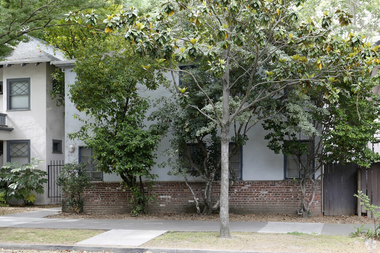 Foto del edificio - 2216 H St