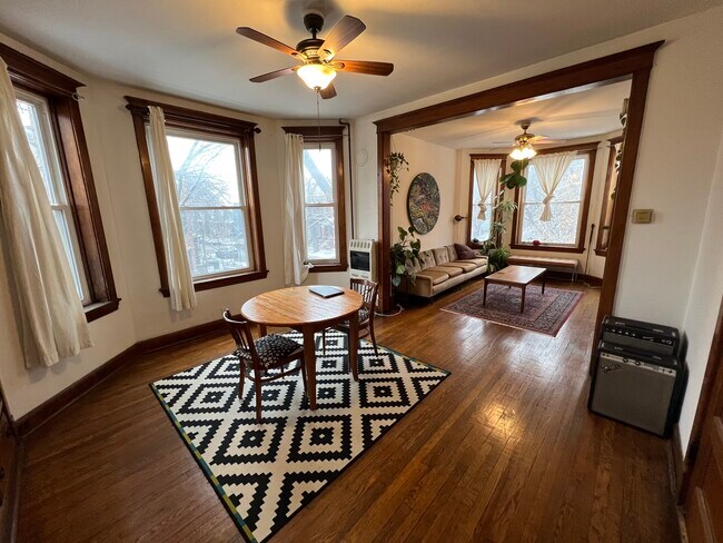 Foto del edificio - 2648 N Albany Ave