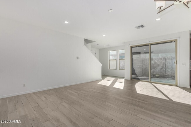 Foto del edificio - 15138 W Hadley St